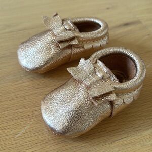 Freshly Picked leather rose gold crib shoes
